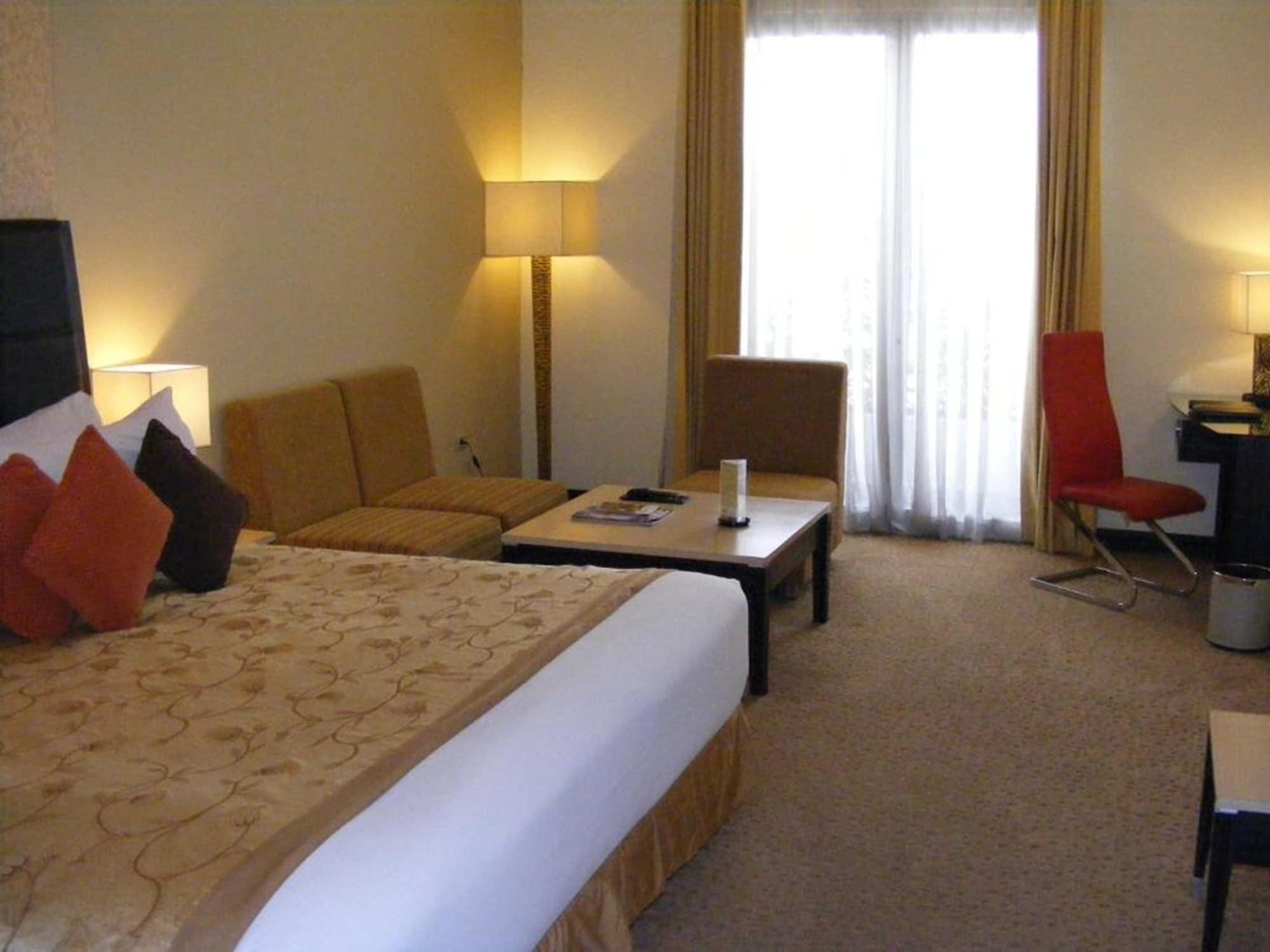 בנדונג Golden Flower By Kagum Hotels מראה חיצוני תמונה