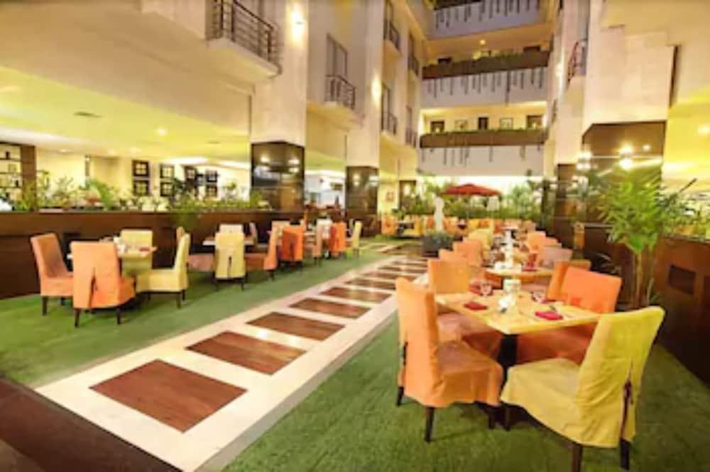 בנדונג Golden Flower By Kagum Hotels מראה חיצוני תמונה