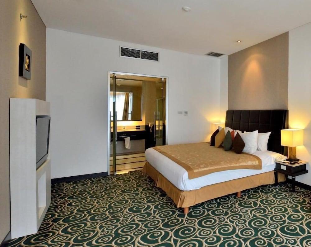 בנדונג Golden Flower By Kagum Hotels מראה חיצוני תמונה