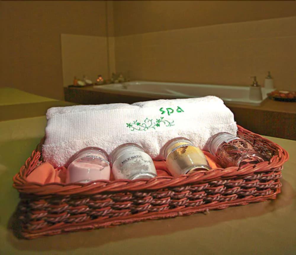 בנדונג Golden Flower By Kagum Hotels מראה חיצוני תמונה