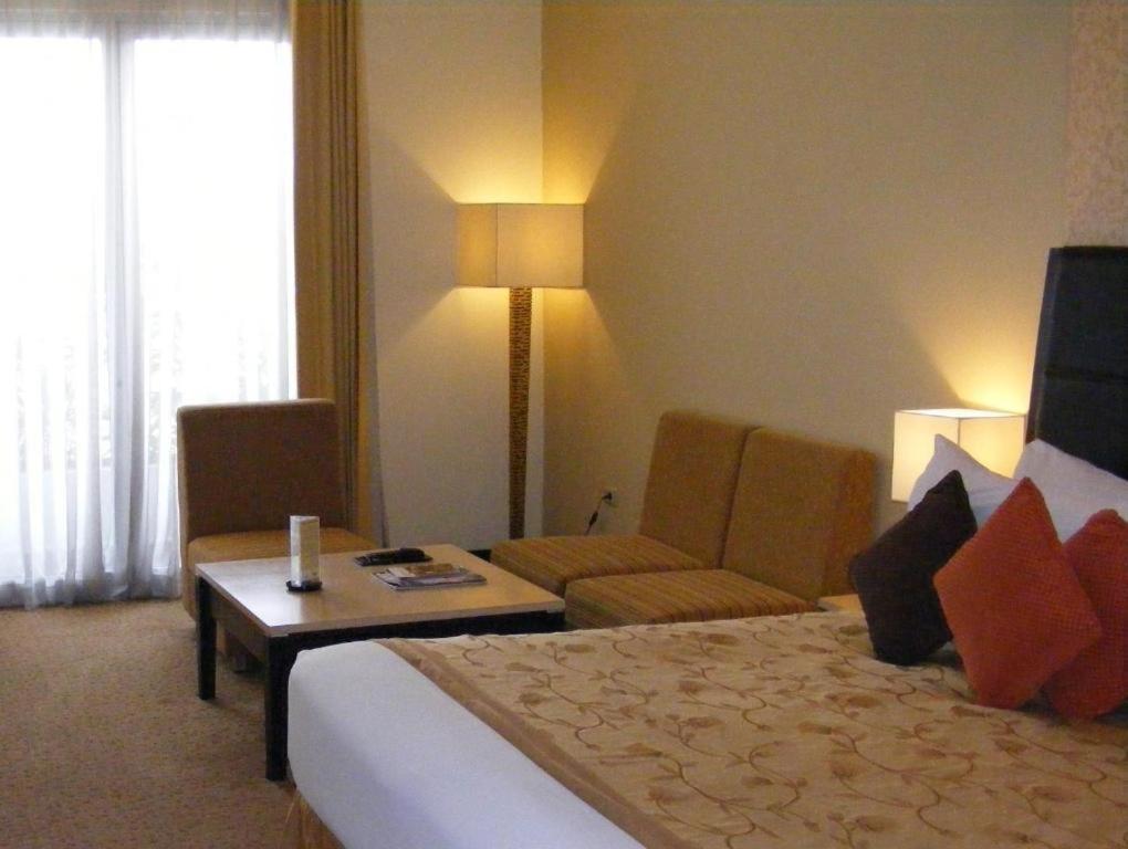בנדונג Golden Flower By Kagum Hotels מראה חיצוני תמונה