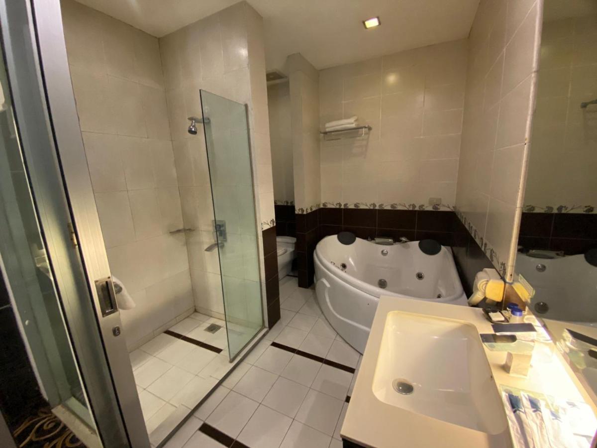 בנדונג Golden Flower By Kagum Hotels מראה חיצוני תמונה