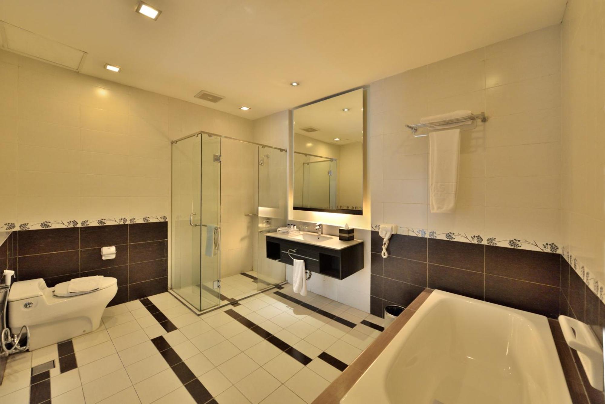 בנדונג Golden Flower By Kagum Hotels מראה חיצוני תמונה