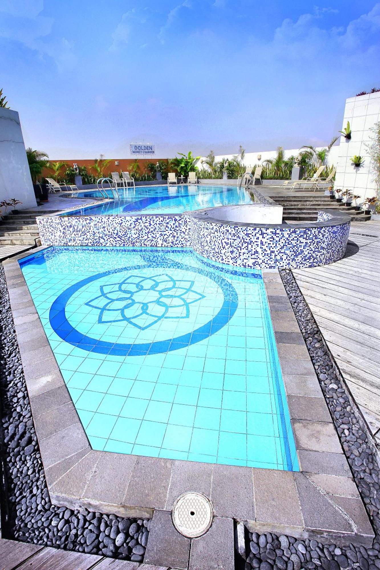 בנדונג Golden Flower By Kagum Hotels מראה חיצוני תמונה