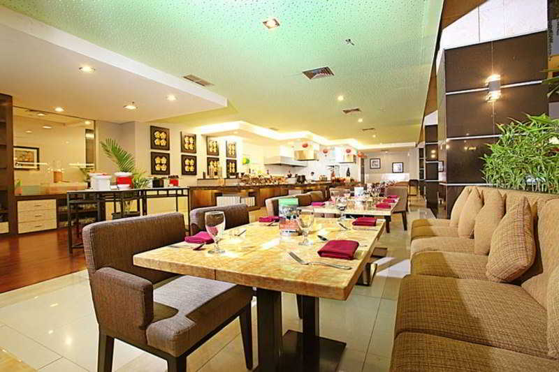 בנדונג Golden Flower By Kagum Hotels מראה חיצוני תמונה